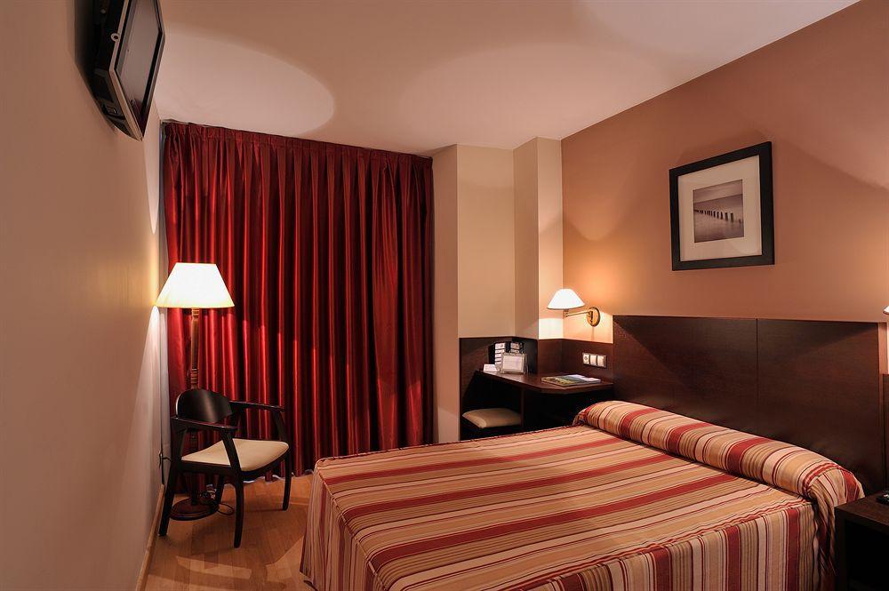 Hotel Castro Real Oviedo Exterior photo