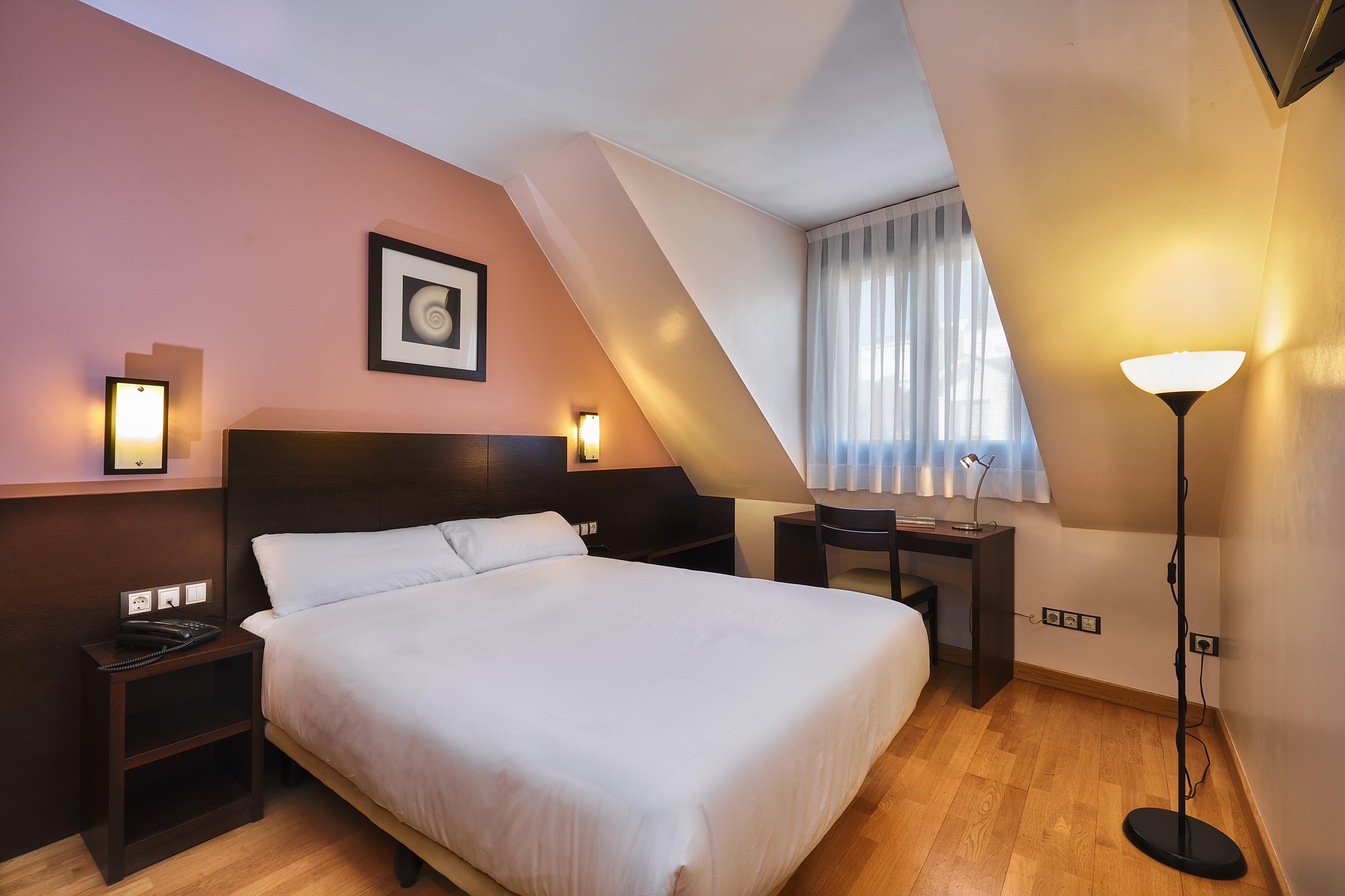 Hotel Castro Real Oviedo Exterior photo