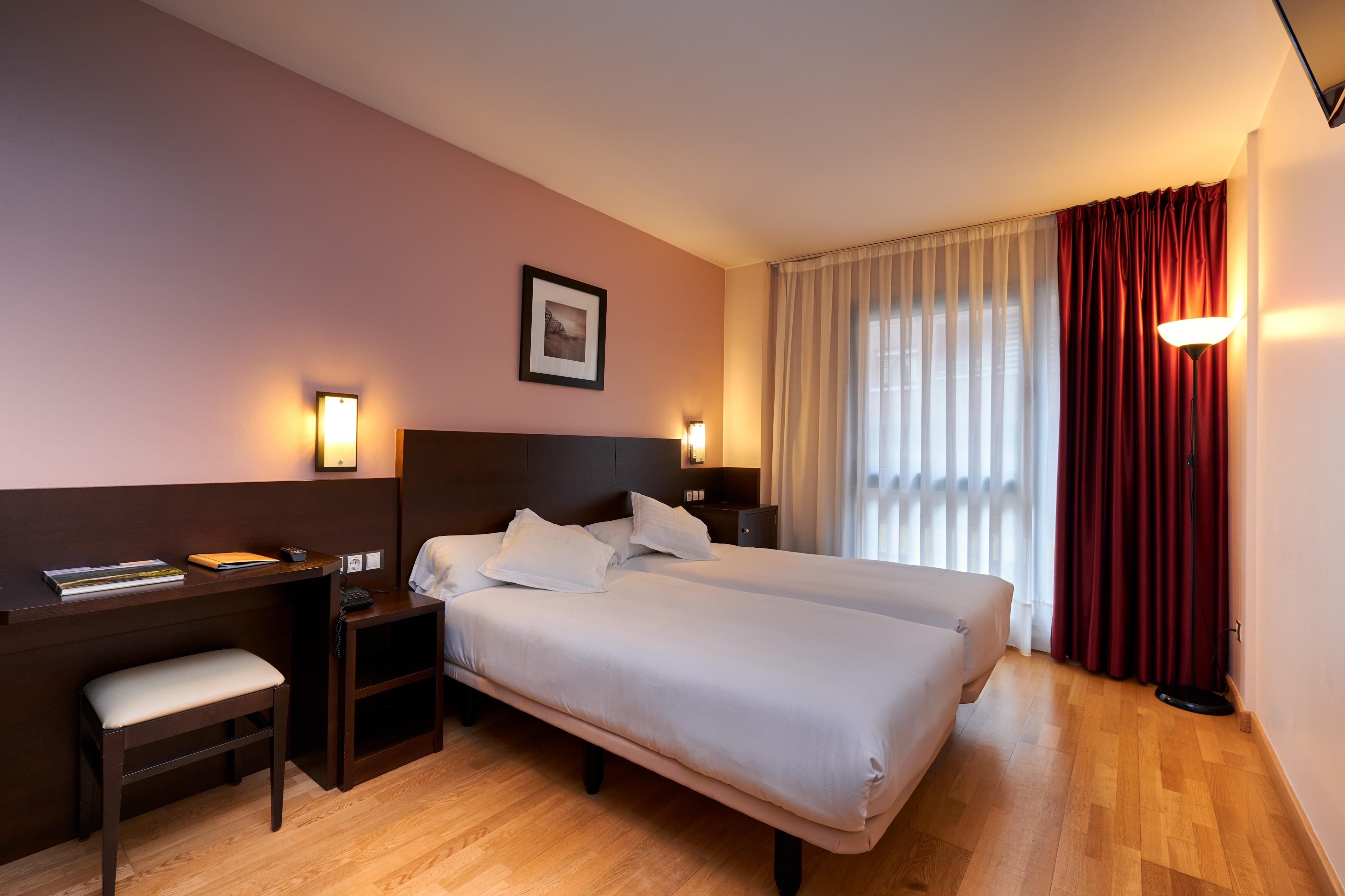 Hotel Castro Real Oviedo Exterior photo