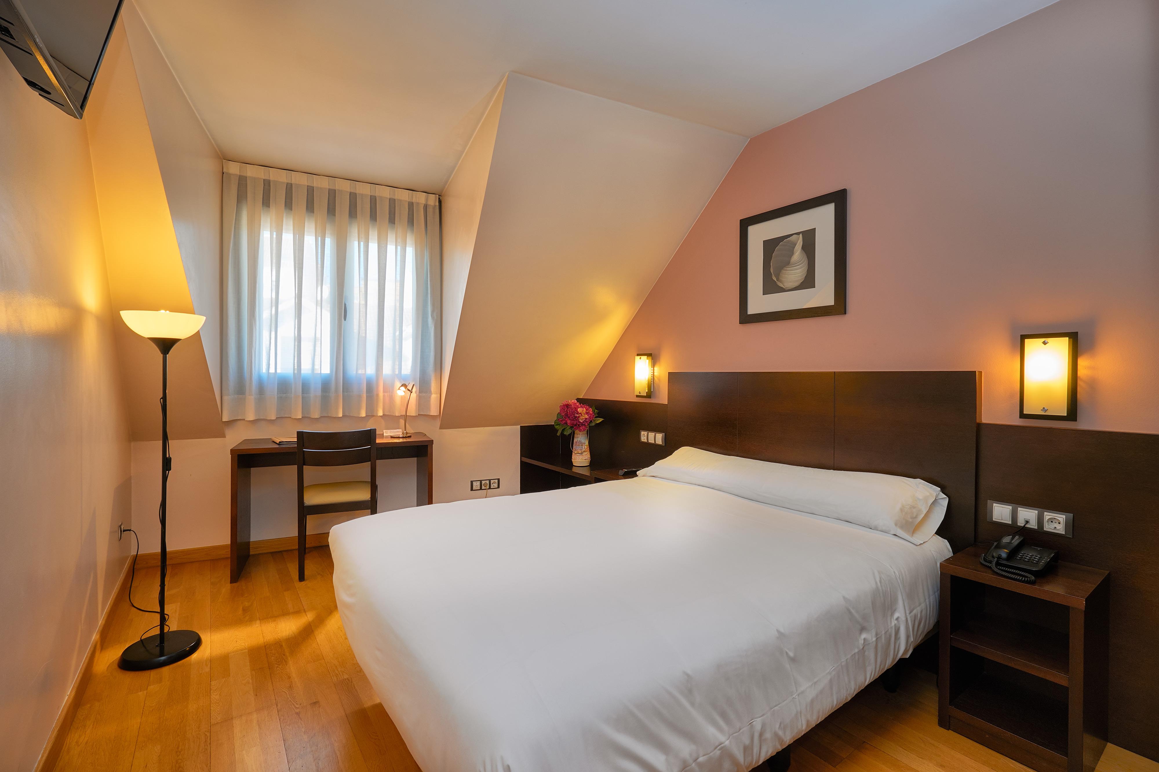 Hotel Castro Real Oviedo Exterior photo